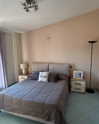 Camera da letto per dormire” matrimoniale