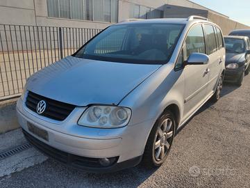 Volkswagen Touran anno 2007 ricambi usati