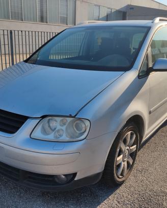 Volkswagen Touran anno 2007 ricambi usati