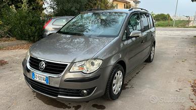 Volkswagen Touran posti 5 GPL dalla cassa gancio d