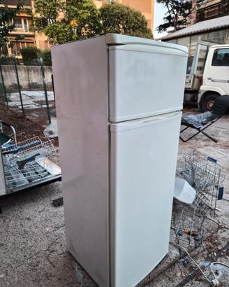  Frigorifero con congelatore Ariston