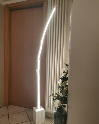 Piantana Led in legno Marino