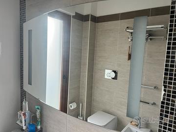 Specchio bagno con luce LED integrata
