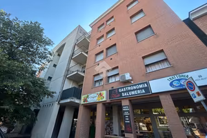 2 LOCALI A PARMA
