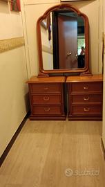 2 COMODINI PIU' SPECCHIO