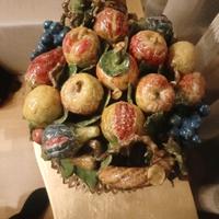 Cesto con frutta in ceramica 