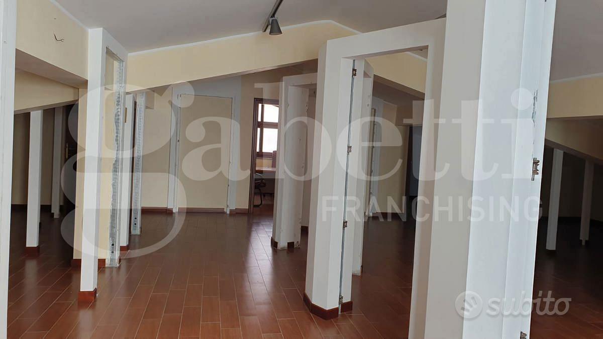 Via del Santo, grande capannone + uffici - Vista 4