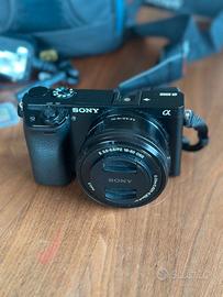 Sony Alpha (A6000) + obiettivo 16-50mm + borsa