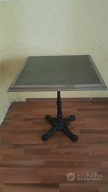 Tavoli in legno e ferro