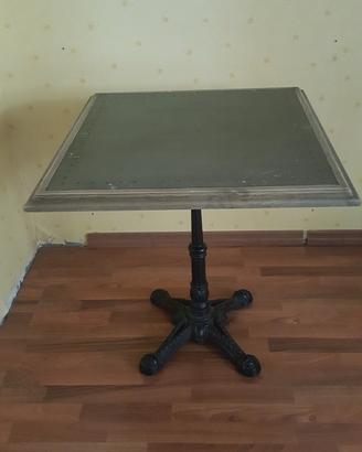 Tavoli in legno e ferro