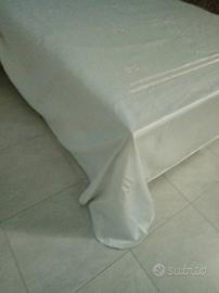 Arredo letto copriletto e lenzuola
