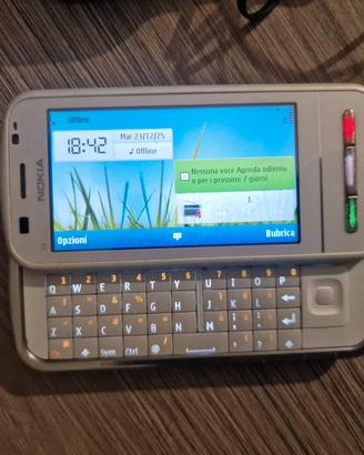 Smartphone con tastiera fisica Nokia C6-00