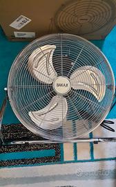 ventilatore gigante molto potente in acciaio nuovo