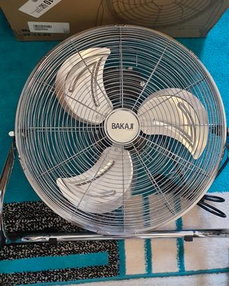 ventilatore gigante molto potente in acciaio nuovo