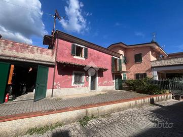 CASA SEMINDIPENDENTE A SARZANA