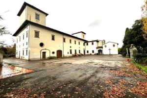 Villa di 1380 m² con più di 5 locali a Campi Bisen