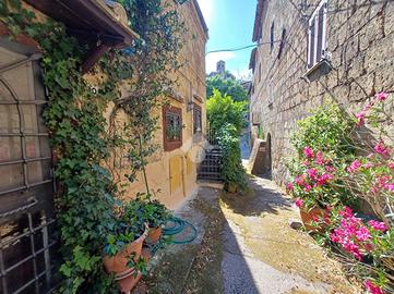 2 LOCALI A CALCATA