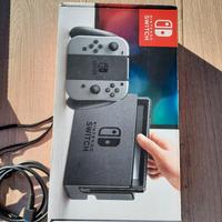 nintendo switch con scatola e accessori