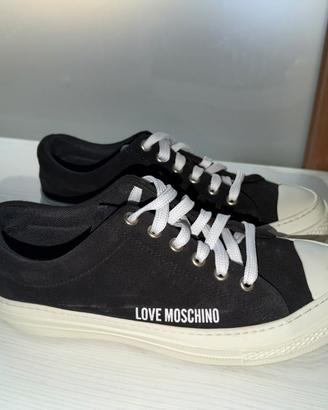 scarpe Love Moschino