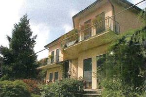 Immobile in asta di 482 m² con box auto a Galzigna
