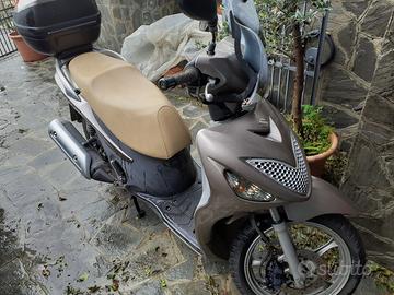 scooter Suzuky Sixteen 150cc