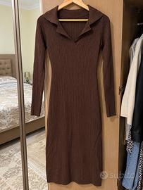 Vestito lungo a costine marrone con colletto
