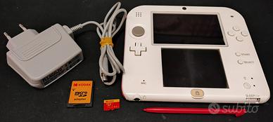 Nintendo 2ds bianca con giochi.