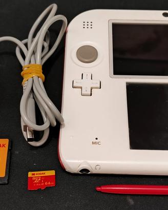 Nintendo 2ds bianca con giochi.