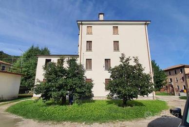 Immobile in asta di 103 m² con 3 locali e box auto