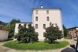 Immobile in asta di 103 m² con 3 locali e box auto