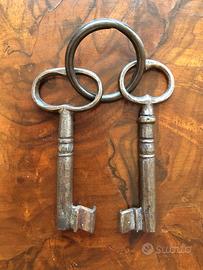 Chiavi antiche con anello