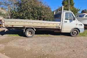 Iveco Daily 35.8 cassone fisso 4 mt leggi