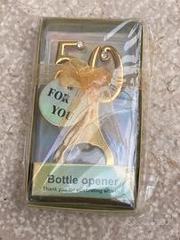 Apribottiglie dorato logo 50 anni di matrimonio