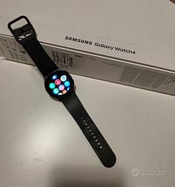 Samsung Galaxy Watch 4 con scatola orologio smart