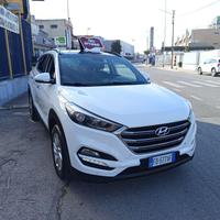 HYUNDAI Tucson 1.7 CRDi XPossible TETTO/NAV/