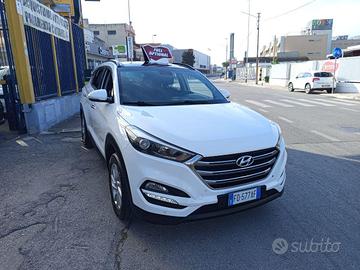 HYUNDAI Tucson 1.7 CRDi XPossible TETTO/NAV/