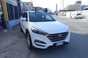 HYUNDAI Tucson 1.7 CRDi XPossible TETTO/NAV/