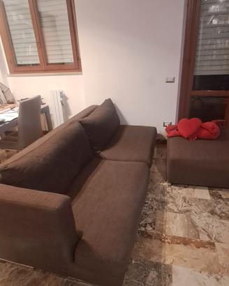 Eleganza e stile: 1 divano a 4p + 1 divano a 5p