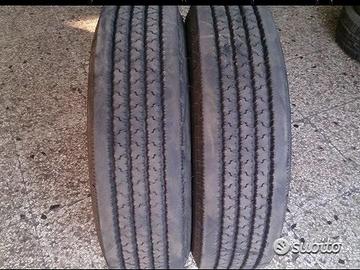 Coppia di pneumatici usati 235 75 17.5 continent