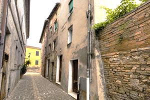 FASCINO AUTENTICO nel BORGO DI ALTIDONA