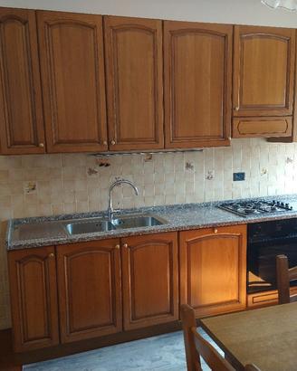 cucina lineare ante in rovere massiccio 