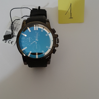 Orologio con cinturino in gomma nera