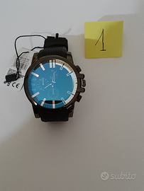 Orologio con cinturino in gomma nera