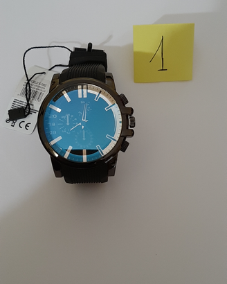 Orologio con cinturino in gomma nera