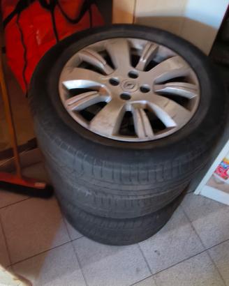 cerchi in lega 16" con gomme 205/60 R16 