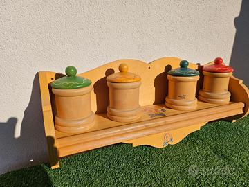 Mensola con barattoli