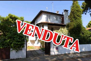 Casa indipendente di 160 m² con più di 5 locali a 