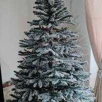 Albero di Natale innevato