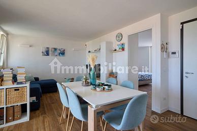 Tavolo 6-8 pp allungabile (senza sedie)