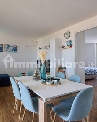Tavolo 6-8 pp allungabile (senza sedie)